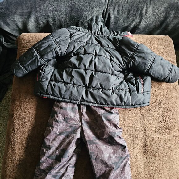 iXtreme Boys Snowsuit Size 4 – Black/Red Jacket & Gray Camo Bib Set - Picture 2 of 9